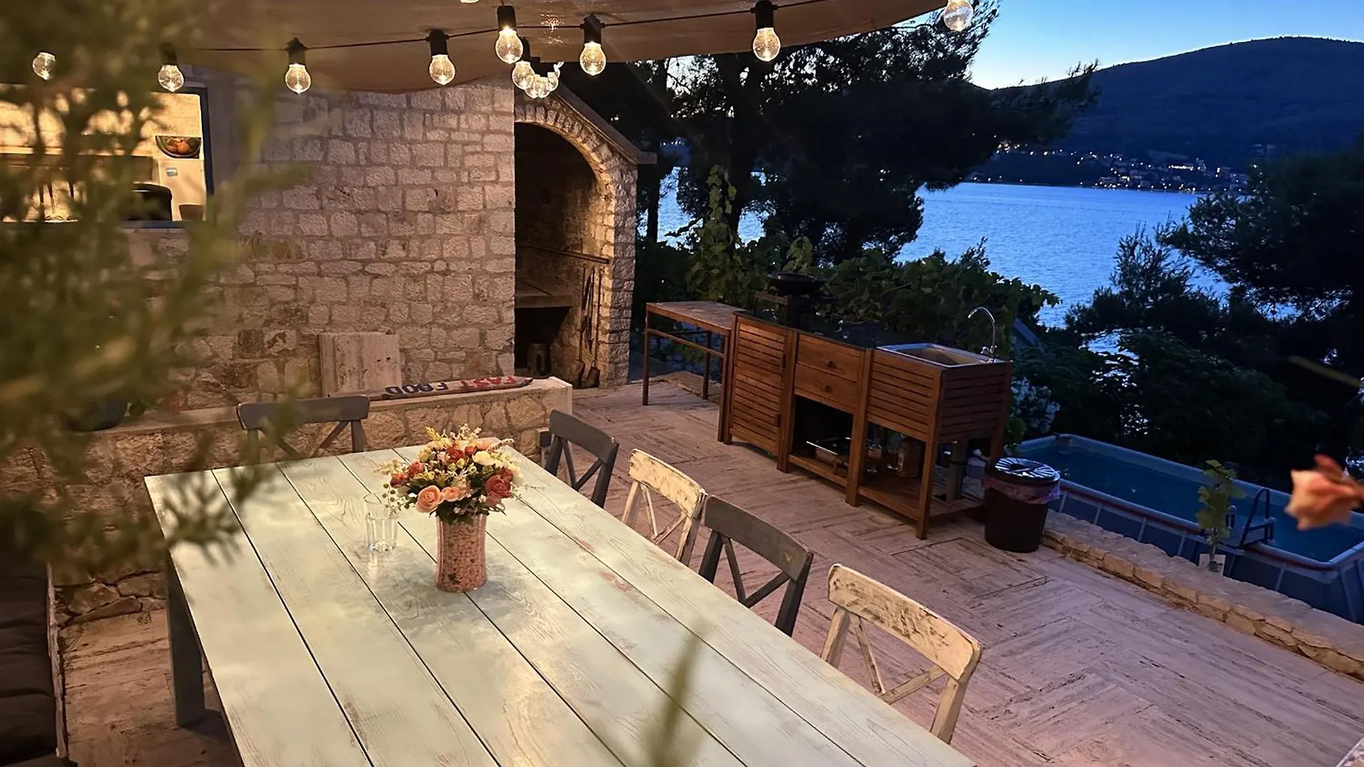 Romantic Villa By The Sea With Panoramatic View Donji Okrug  0*, Donji Okrug (Ciovo)