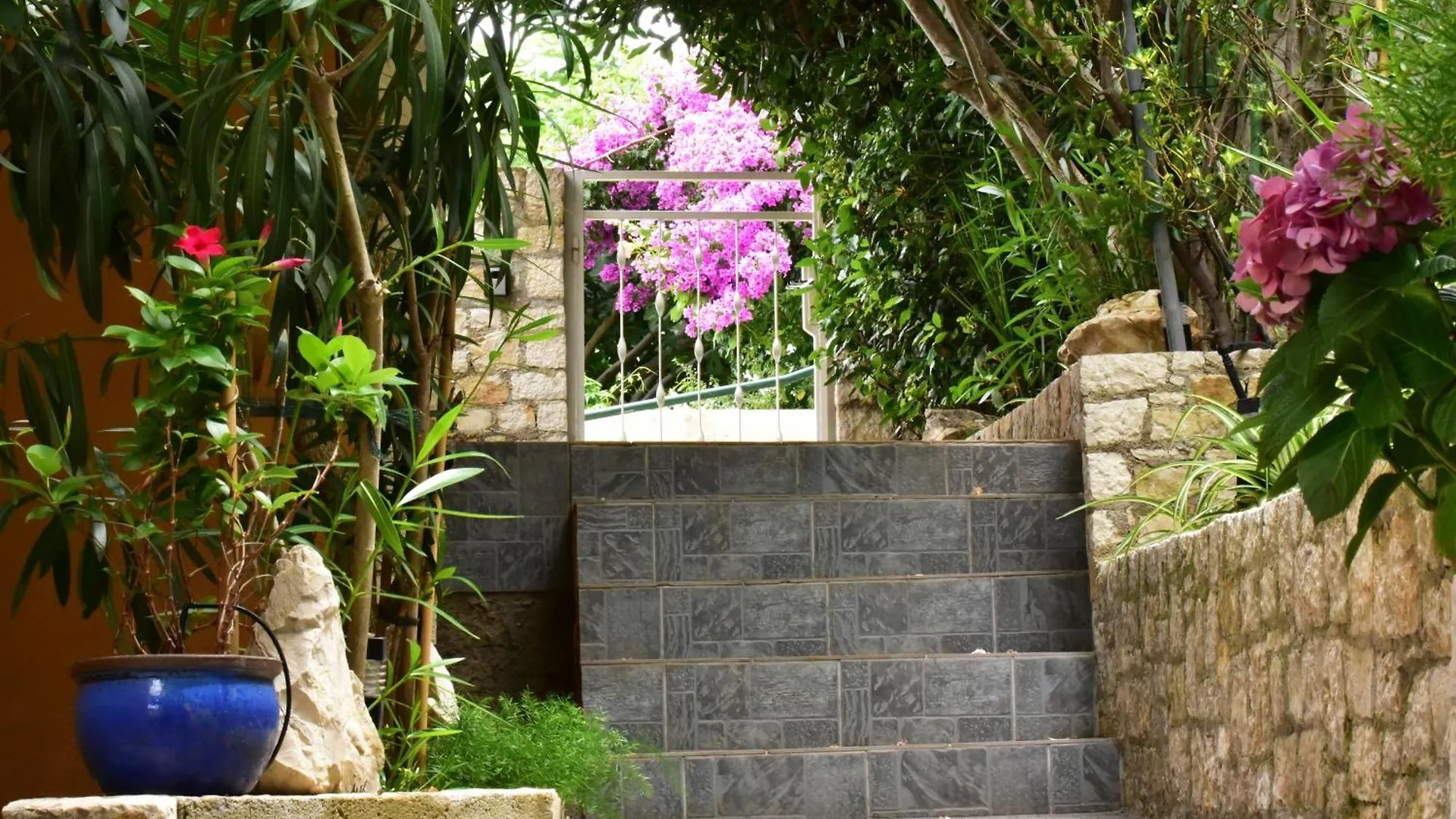 Romantic Villa By The Sea With Panoramatic View Donji Okrug  0*, Donji Okrug (Ciovo) Croatia