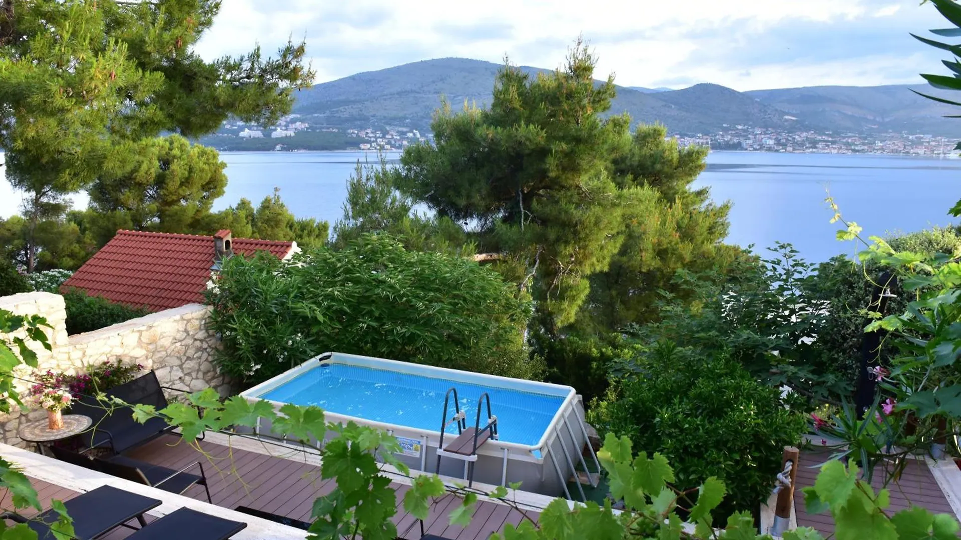 Romantic Villa By The Sea With Panoramatic View Donji Okrug  Holiday home Donji Okrug (Ciovo)