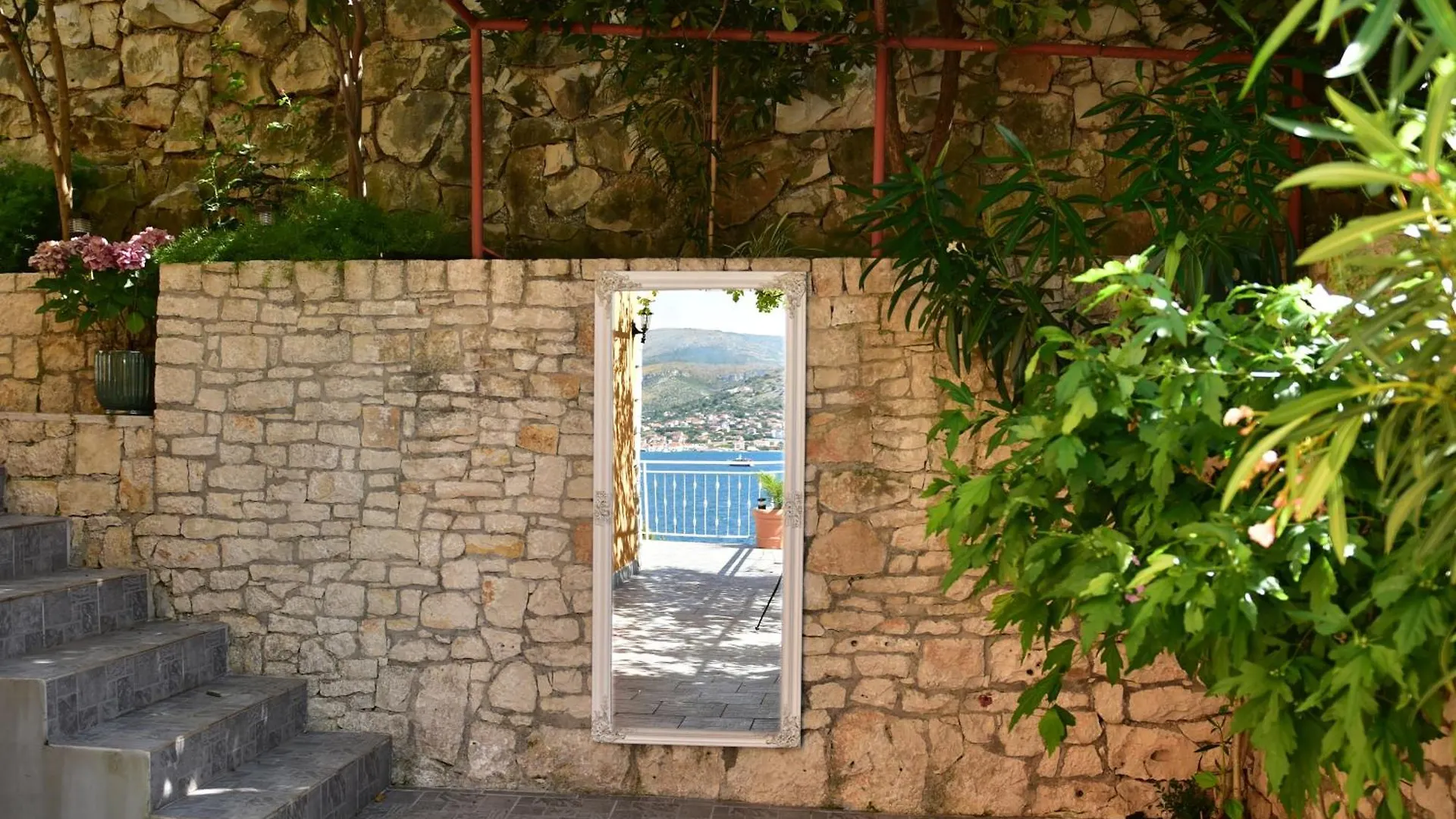 Holiday home Romantic Villa By The Sea With Panoramatic View Donji Okrug  Croatia