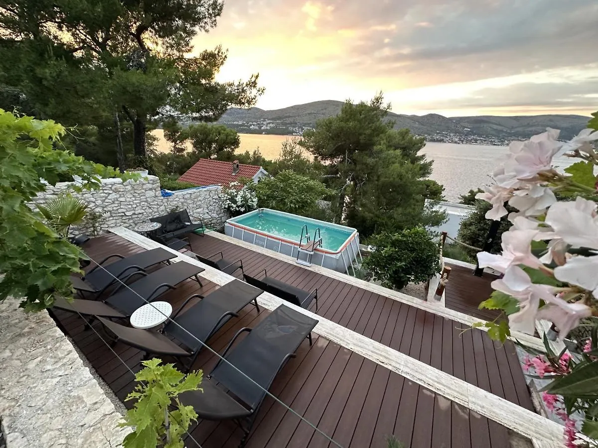 Holiday home Romantic Villa By The Sea With Panoramatic View Donji Okrug